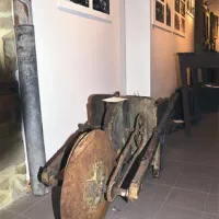 Muzej kmečke kulture Brincelj: stara karjola za sejanje koruze