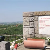 Spominska plošča v Števerjanu, posvečena padlim antifašistom