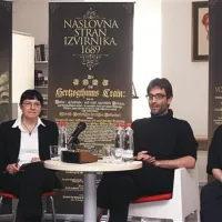 Poslovenjeno Slavo vojvodine Kranjske so predstavili (z leve) Nadja Mislej-Božič, Tomaž Čeč in Stanka Golob