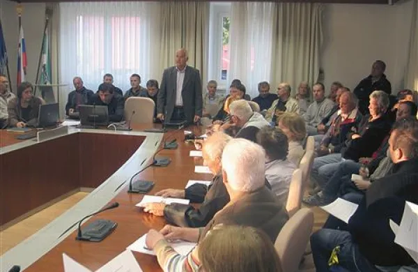 Krajani Kozine so imeli za naložbenika v bioplinarno vrsto vprašanj in pomislekov.