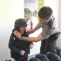 Nekateri otroci so si tudi nadeli policijsko opremo.
