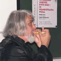 Ljuben Dimkaroski z neandertalčevo piščaljo navdušuje po vsem svetu. 