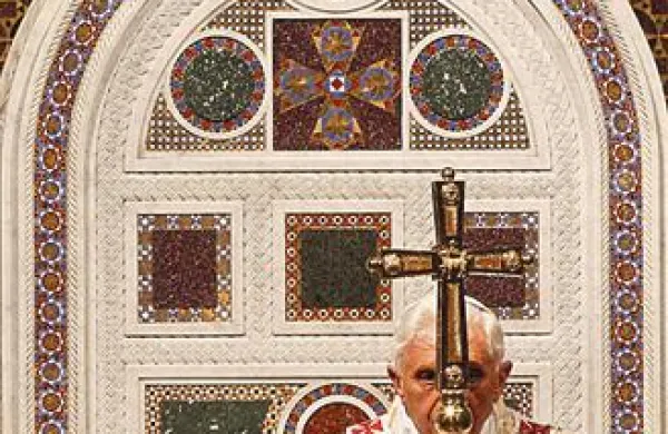 Papež Benedikt XVI. bo obrede velikega petka vodil  v vatikanski baziliki sv. Petra. 
