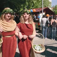 Ker turizem prihodnosti ponuja doživetja, je bilo na stojnicah mogoče videti marsikaj in srečati marsikoga - čarovnico, ki je vabila na Slivnico,  in Rimljanki, ki sta vabili na “rimsko cesto” v bližini Ivančne Gorice