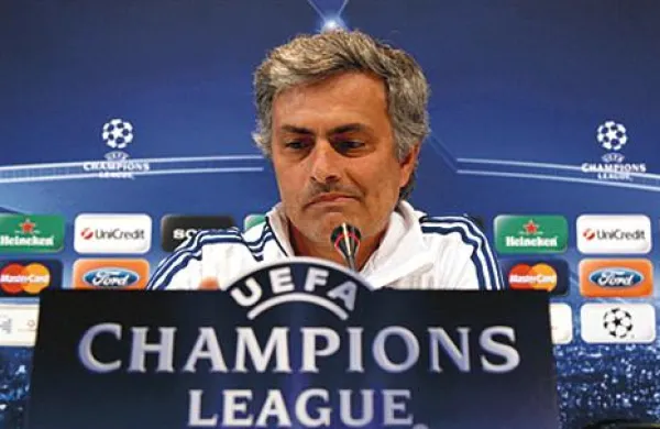 Evropska nogometna zveza (Uefa) je proti trenerju madridskega Reala Jose Mourinhu sprožila disciplinski postopek.