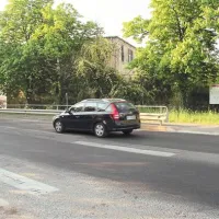 Nasproti Sončnega parka je Direkcija za ceste vendarle poskrbela za nujno popravilo cestišča.  