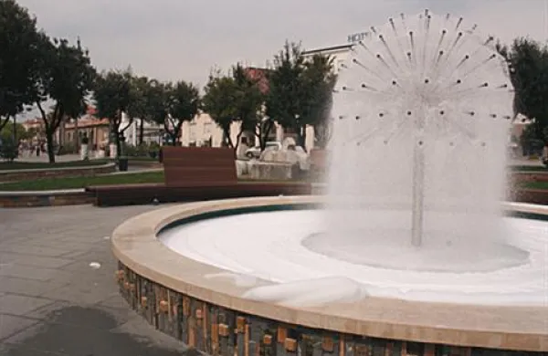 Tudi fontana v Hlavatyjevem parku je &ldquo;popenila&rdquo;