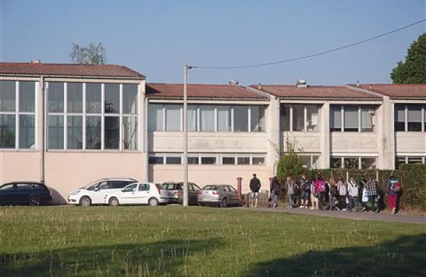 V telovadnici je pozimi mrzlo in poleti nevzdržno vroče: na slabo stanje šolskih stavb ravnateljica opozarja že osem let.