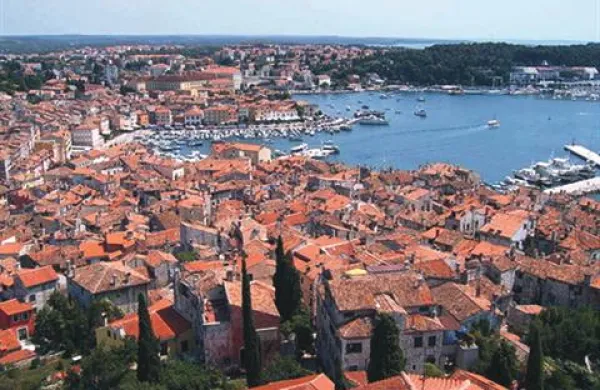 Veliko turistov je letošnje velikonočne praznike preživelo v hrvaški Istri. Na fotografiji je Rovinj.