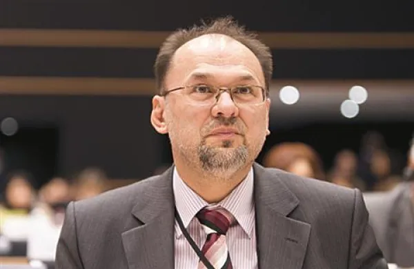 Evropski poslanec Jelko Kacin je podpredsednik delegacije Evropskega parlamenta za odnose z Jugovzhodno Evropo in poročevalec za Srbijo.