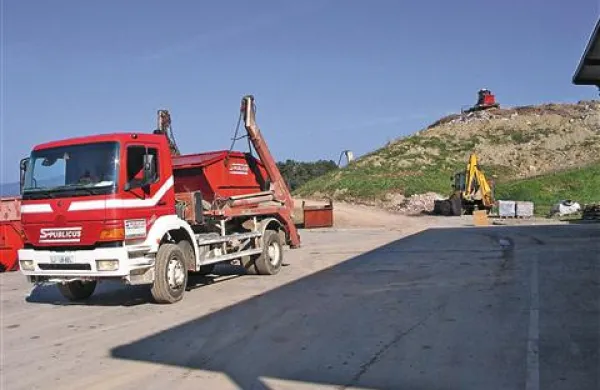 Deponijo nad Staro vasjo bodo zaprli, postojnske odpadke  pa bodo odlagali skupaj s smetmi iz notranjskih, istrskih in kraških občin