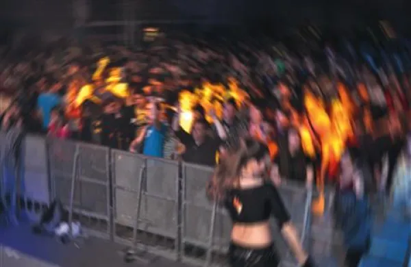 Festival  je spremljalo  pestro dogajanje, ki ni bilo povezano z glasbo