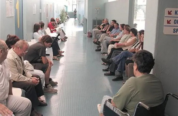 Tudi na Goriškem bolnike motijo dolge čakalne vrste. V bolnišnici pa so, z izjemo okulistične ambulante, čakalne dobe manjše kot to dovoljuje pravilnik. 