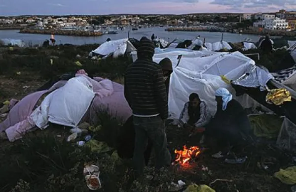 Italijanska vlada bo  sofinancirala počitniške pakete na otoku  Lampedusa, kamor se je pred kratkim zateklo toliko beguncev, da jih je bilo celo več kot lokalnega prebivalstva.  
