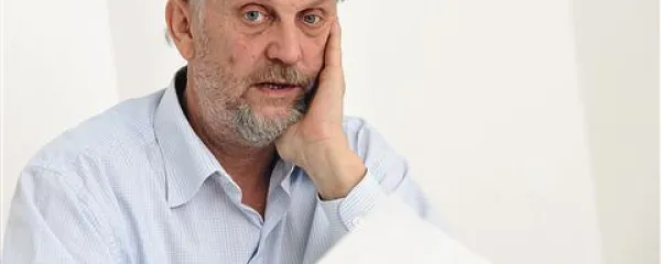 Matjaž Hanžek: “Problem krize je v tem, da koristi vlečejo eni, plačujejo pa vedno drugi. To je bistvo vseh teh kriz.” 
