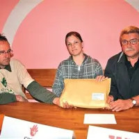 Civilna iniciativa Kras in Civilna iniciativa za Primorsko sta včeraj na pot  do evropske komisije za peticije pospremili 6000 podpisov  in sklepe občinskih svetov. 