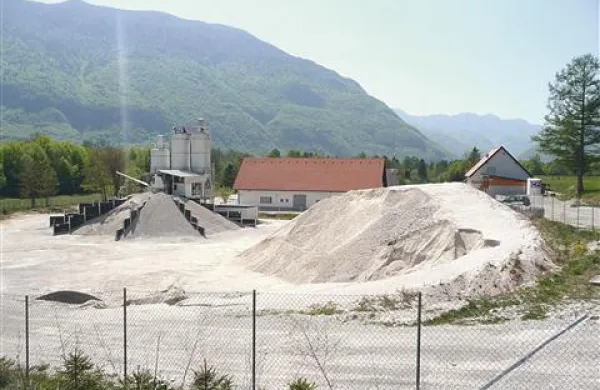  Bovški center za ločeno zbiranje odpadkov bo ob          separaciji in čistilni napravi