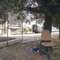 Navlaka nekaj metrov  od upravne stavbe