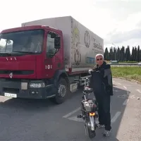 Preden parkirajo  vozniki avtoprevoznika Reje, nekajkrat prevozijo  priljubljeno kolesarsko progo Parencano