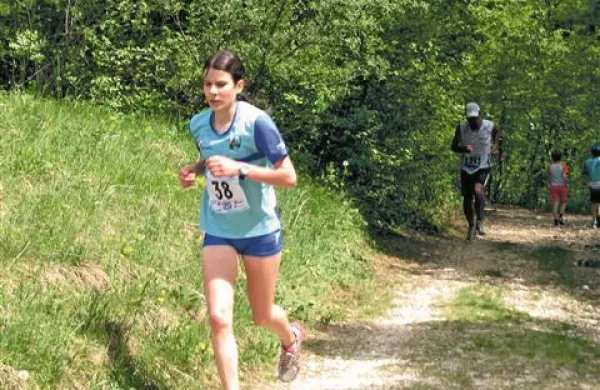 Domačinka Andreja Žagar v Bovcu hiti zmagi naproti. Andreja pridno nabira tudi medalje na državnih prvenstvih.