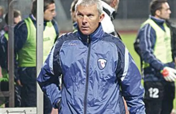 Nogometno društvo Gorica in trener David Peršič (na fotografiji) sta po torkovem ligaškem porazu Goričanov proti Celju (1:3) sporazumno prekinila sodelovanje.