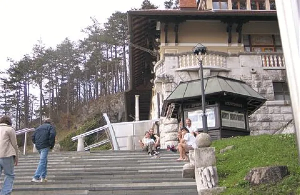 Čeprav  je Občina Postojna lani  vstopila v lastništvo podjetja Postojnska jama na željo številnih občanov in javnosti, bo ta posel za Računsko sodišče menda sporen  