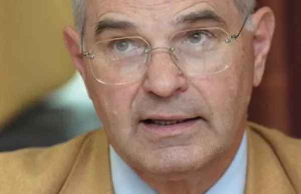 Poslanke in poslanci bodo redno zasedanje danes sklenili z odločanjem o imenovanju Zvonka Fišerja za novega generalnega državnega tožilca.