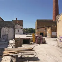 Tovarniško dvorišče je po zadnjih posegih, ki trajajo skoraj en mesec,  veliko bolj čisto  