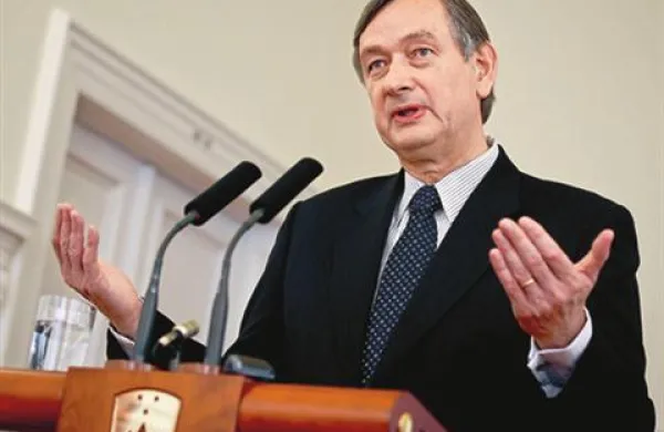 Predsednik republike Danilo Türk je danes odpotoval na uradni obisk v Estonijo.