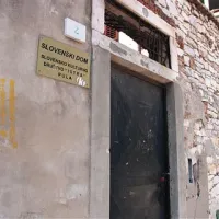 Vhod v Slovenski dom na Držićevi ulici št. 2