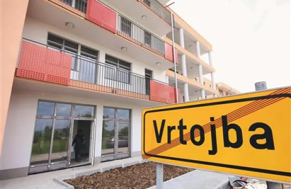 Poleg tega, da še ni dogovora o ceni in  najemu, na ministrstvu opozarjajo na pomanjkljivosti. Valenčič pa trdi, da se sprenevedajo. 