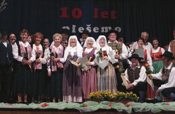 Folkloristi v Vipavi znova navdu&scaron;ili občinstvo