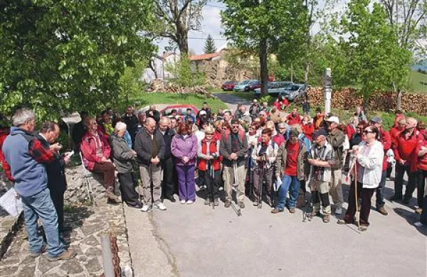 130 pohodnikov po partizanski kurirski poti
