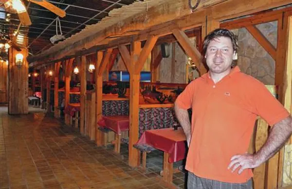 Marjan Murenc v restavraciji Paradisa, v kateri že dolgo ne diši po hrani