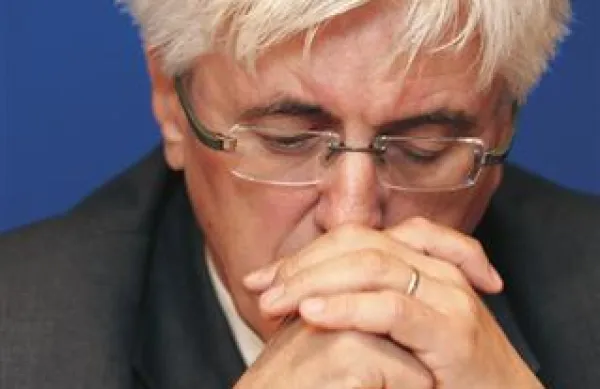 Minister za okolje in prostor Roko Žarnić je ob današnjem sklepu sveta stranke DeSUS, da stranka odide iz koalicije, napovedal, da bo premieru Borutu Pahorju ponudil svoj odstop.