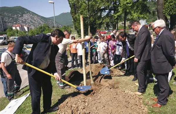 Simbolično sajenje drevesa ob včerajšnjem dnevu Evrope
