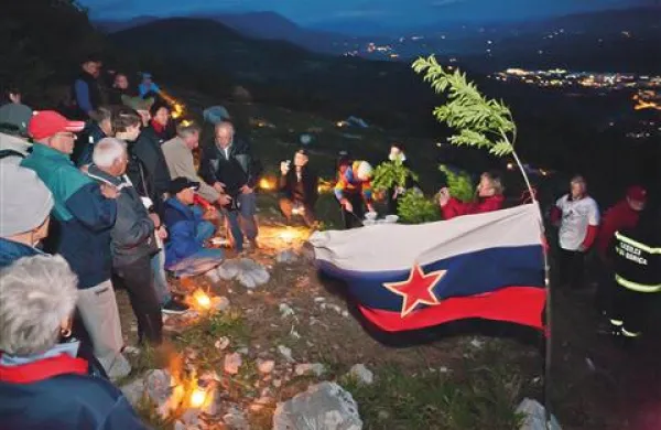 Tito je spet posvetil  s hribov