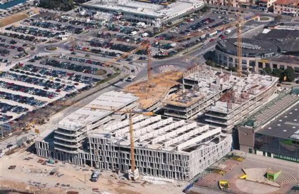 V MOK ne skrivajo želje, da bi svoje pisarne preselili v nastajajoči poslovni center na Bonifiki.