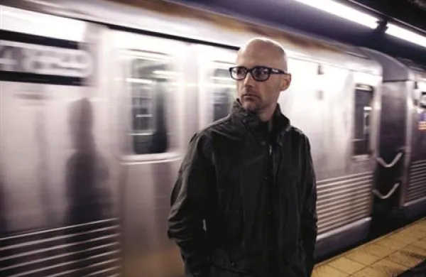 Moby: “Če imaš talent, ga lahko izraziš v številnih oblikah. Zgodilo se je, da ljubim, kar počnem.”