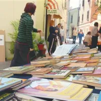 Vrvež v galeriji