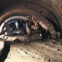 Krajani si želijo, da bi markovško kamnino     rezali  z rezkalnim strojem, kakršnega je  (na posnetku)  do novembra lani uporabljal CPM. Ta metoda je počasnejša kot miniranje.