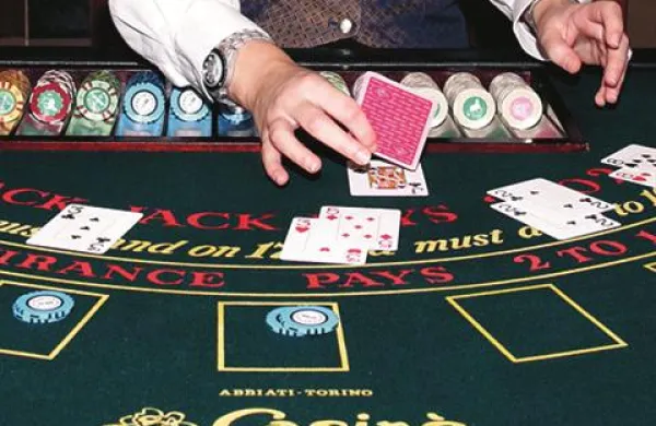 Casino Portorož je v zadnjih letih pridelal večmilijonsko izgubo, kar v družbi  pripisujejo konkurenci igralnih salonov. 