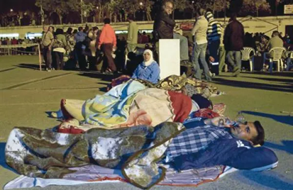 Veliko prebivalcev Lorce je noč preživelo na prostem.