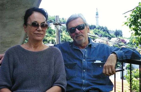 Mario Uršič z življenjsko sopotnico Mirando Caharija v domačih Barkovljah 