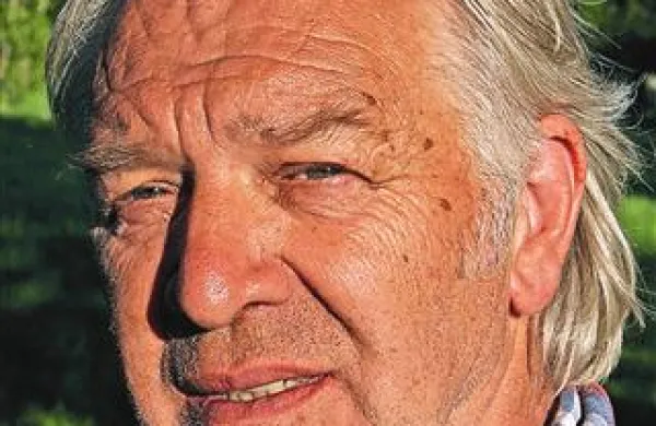 Boris Čok: “Naše hiške so, poleg teh v Jemnu, nekaj posebnega, saj so strokovnjaki edino v njih našli sledove ognjišč. Zlasti pastirji so se v njih očitno tudi greli in si v žerjavici mogoče spekli krompir.”