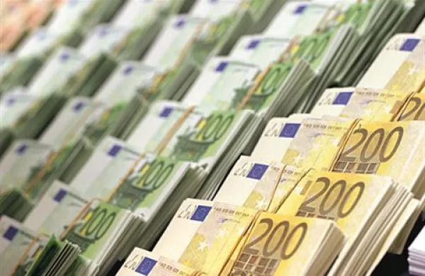 V primeru prenehanja mandata brez krivdnih razlogov bi direktorju ŠOU pripadala tudi odpravnina v višini 140.000 evrov.