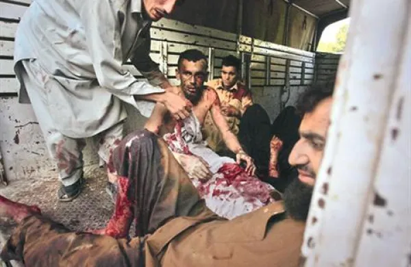 V samomorilskem napadu v Pakistanu je bilo ubitih najmanj 73 ljudi, več kot sto pa jih je ranjenih.