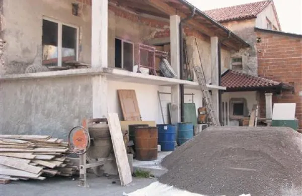 Zadnja faza prenove objekta krajevne skupnosti Vrhpolje naj bi se končala   konec tega leta. 