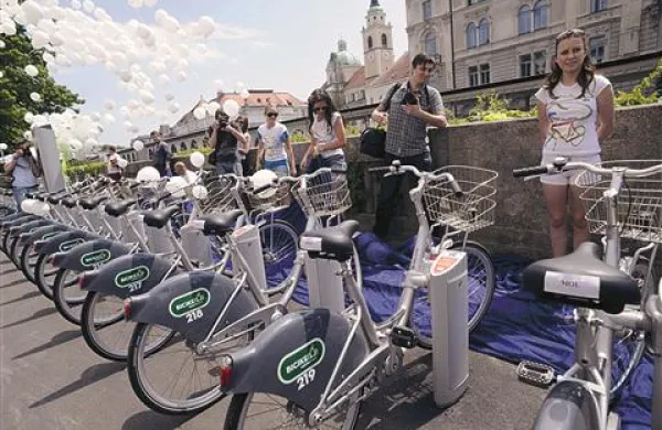 Tudi v piranski občini bodo, tako kot so v četrtek v Ljubljani (na fotografiji),  odprli samopostrežni sistem izposoje koles.