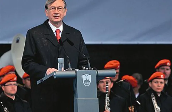 Slovenija ima vojsko, na katero je lahko ponosna, je ob današnji slovesnosti ob 20. obletnici delovanja Slovenske vojske (SV) poudaril  predsednik republike Danilo Türk.